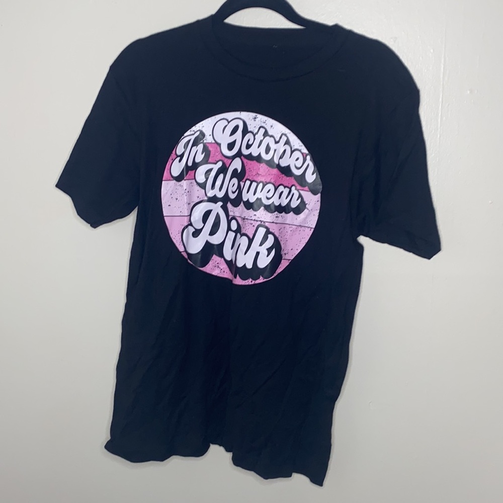 🎱Adorable “In October we wear pink” black shirt sleeved tee! - Picture 2 of 6